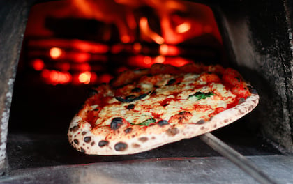 Wood Fired Neapolitan Pizzas from Cute Piaggio Ape Van
