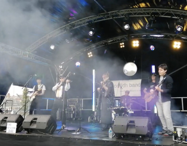 "The Ceilidh Band" Performs Dynamic Traditional Dance Medleys