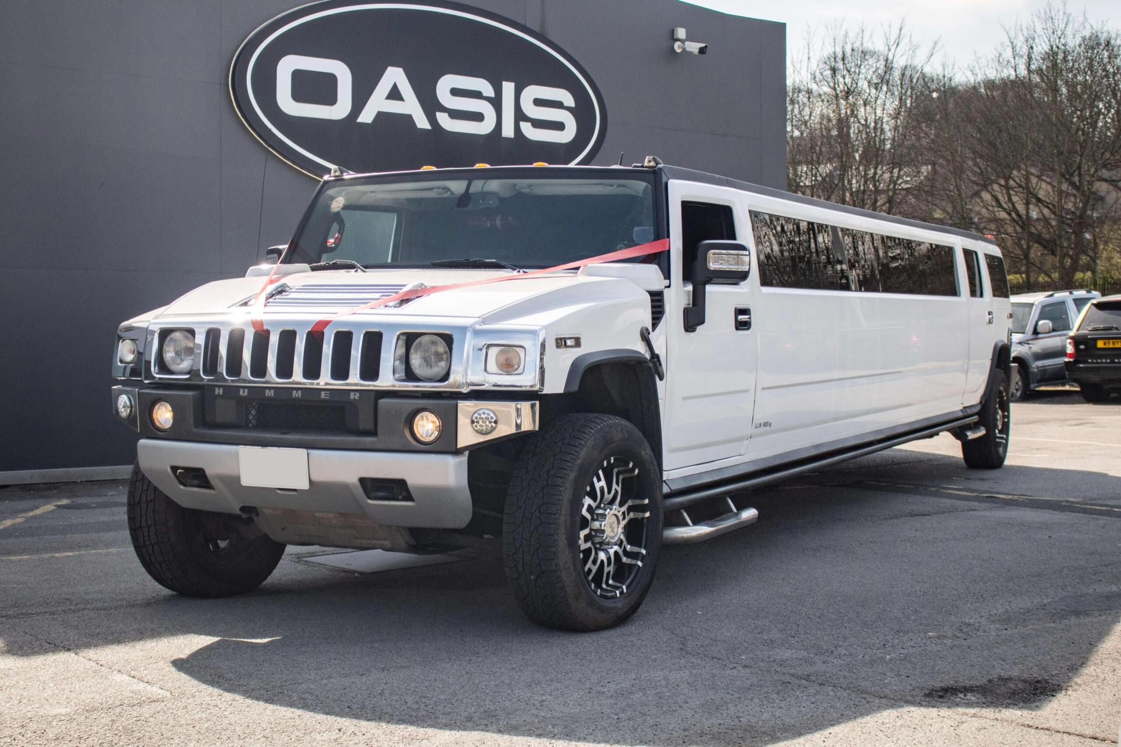 16-Seater White Hummer Limousine Perfect for Parties