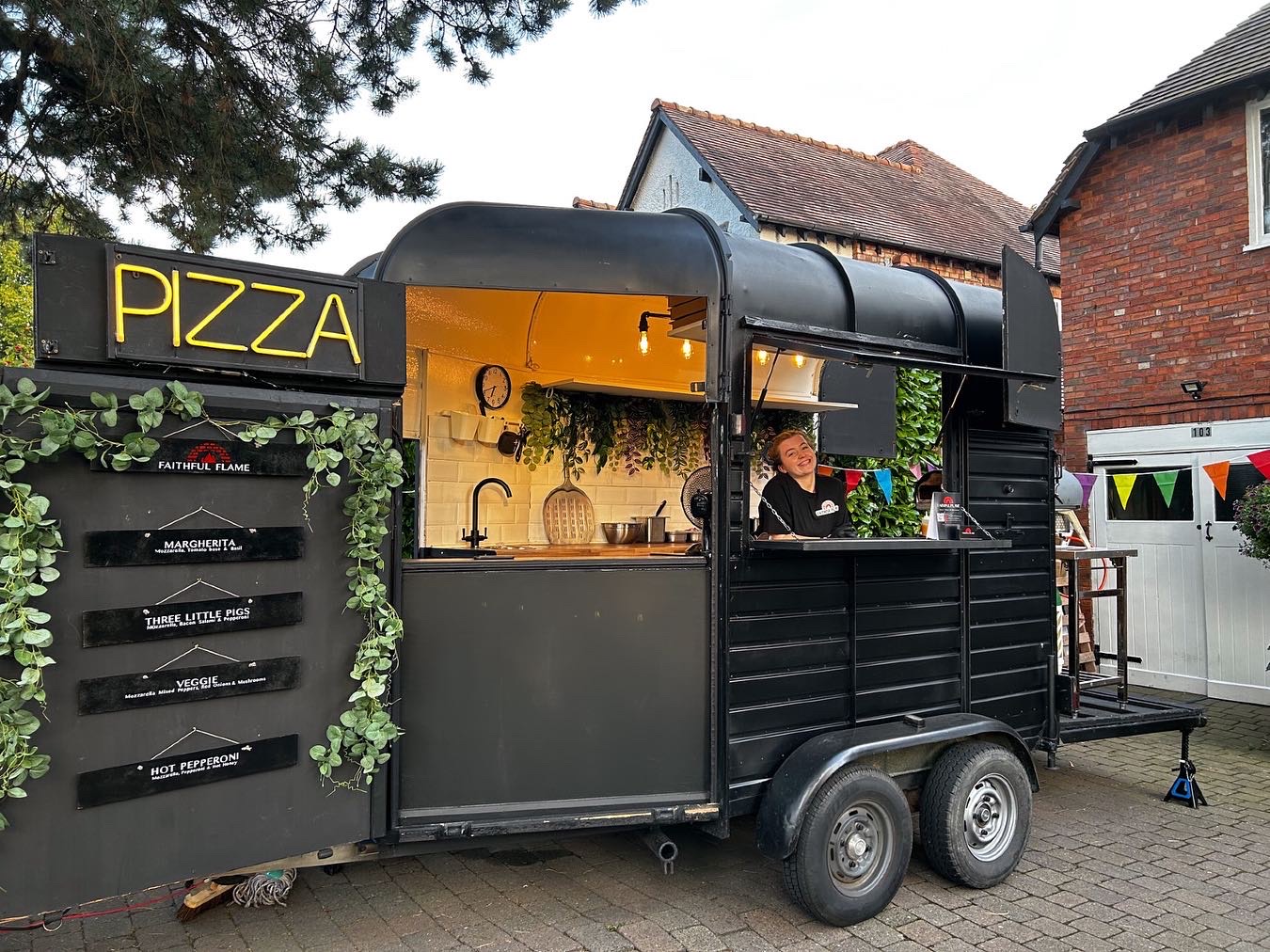 Neopolitan Stonebaked Pizza Parlour On Wheels 🍕