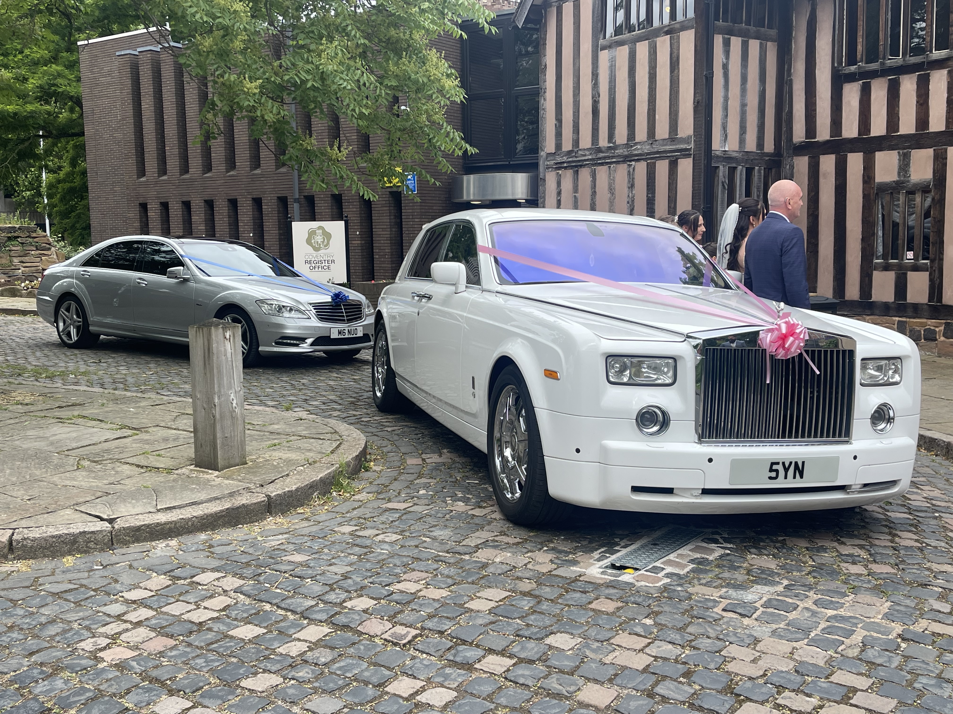 Eye-Catching Luxury Rolls Royce Phantom