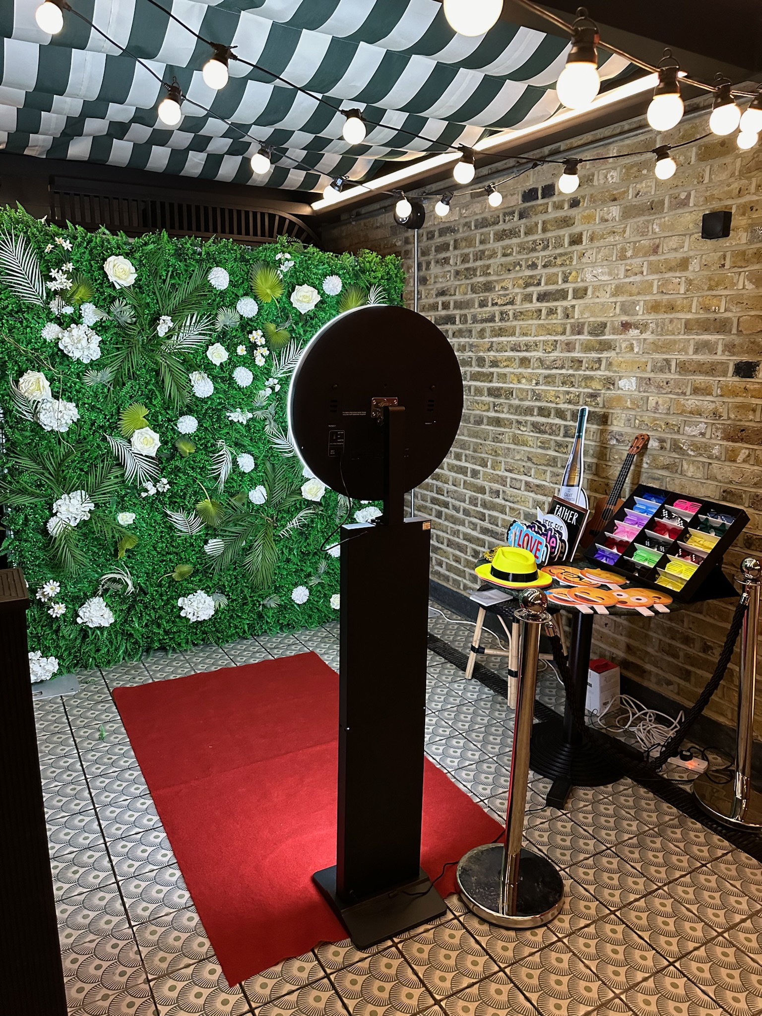 State-Of-The-Art Digital Selfie Pod