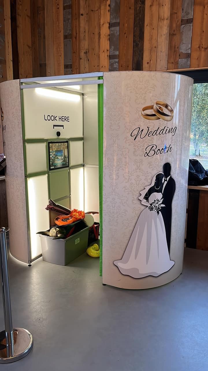 Enclosed Photo Booth with Green Screen