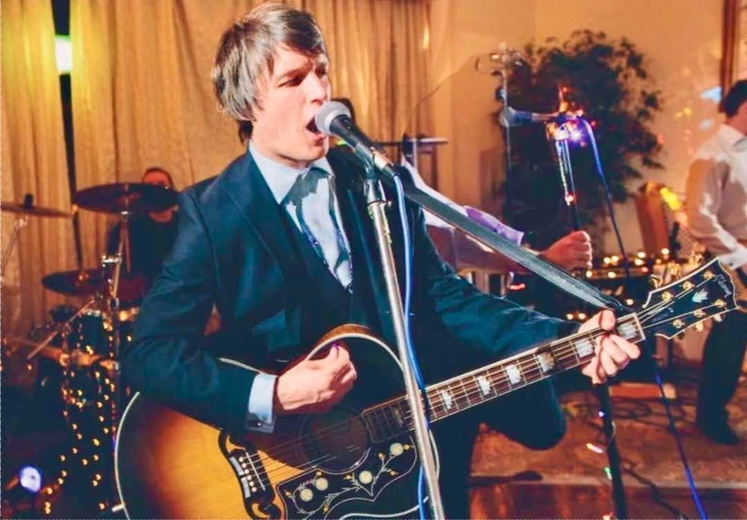 Acoustic Singer & Guitarist Aled Evans