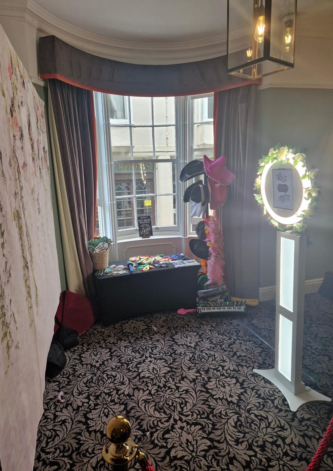 Digital Selfie Photo Booth is the Ultimate Crowd-Pleaser