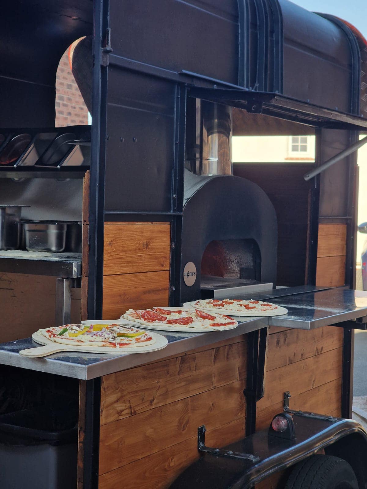 Handcrafted Fresh Woodfired Pizzas On Wheels