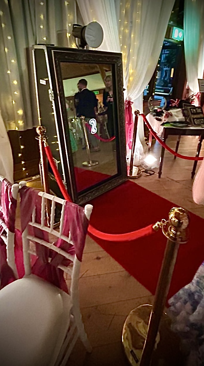 Magic Mirror - Sign, Snap, Print!