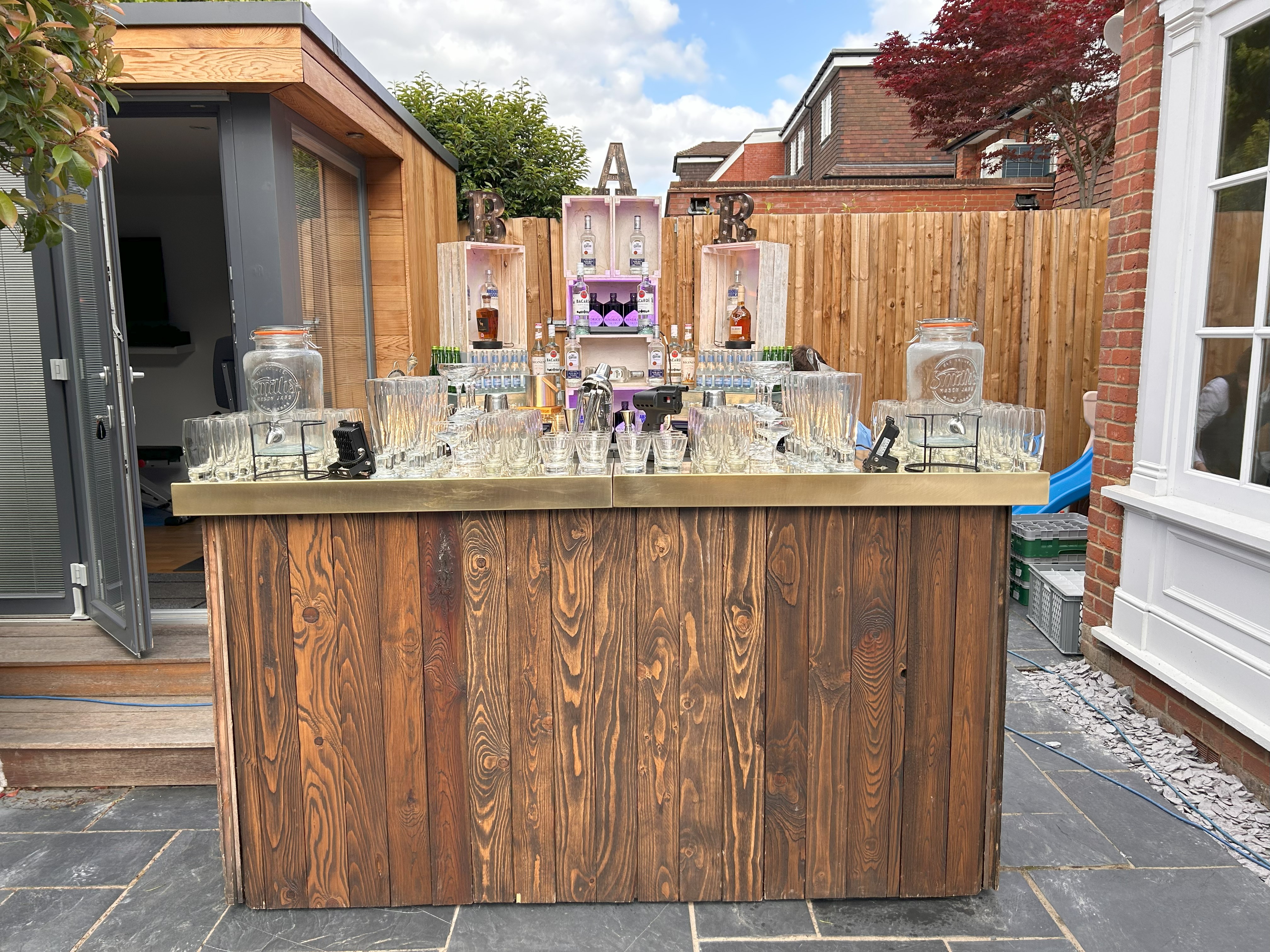 All-Inclusive Wooden Cocktail Bar🍹