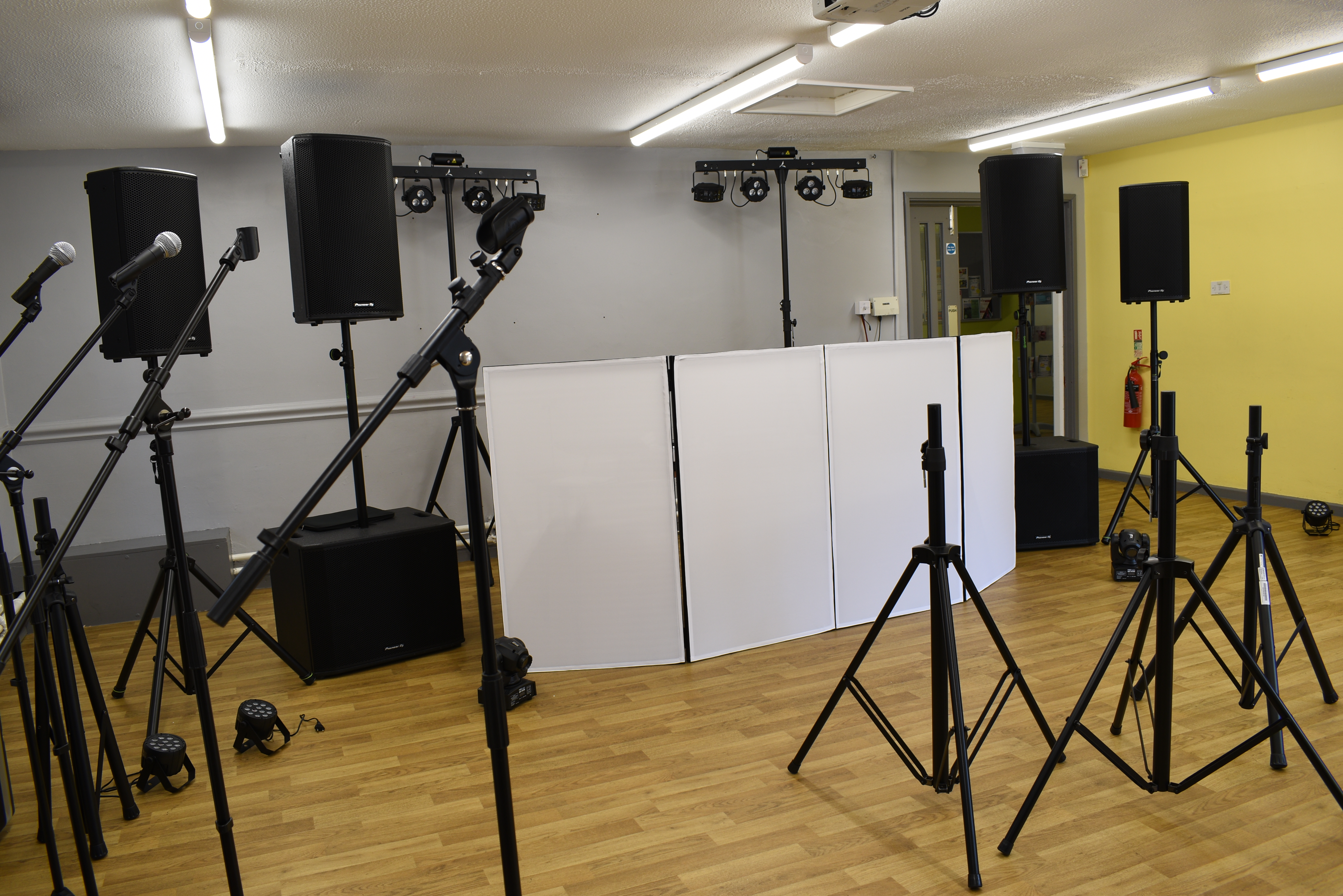 Top DJ SNDFX with Pro Sound, Lighting & More - Let's Dance