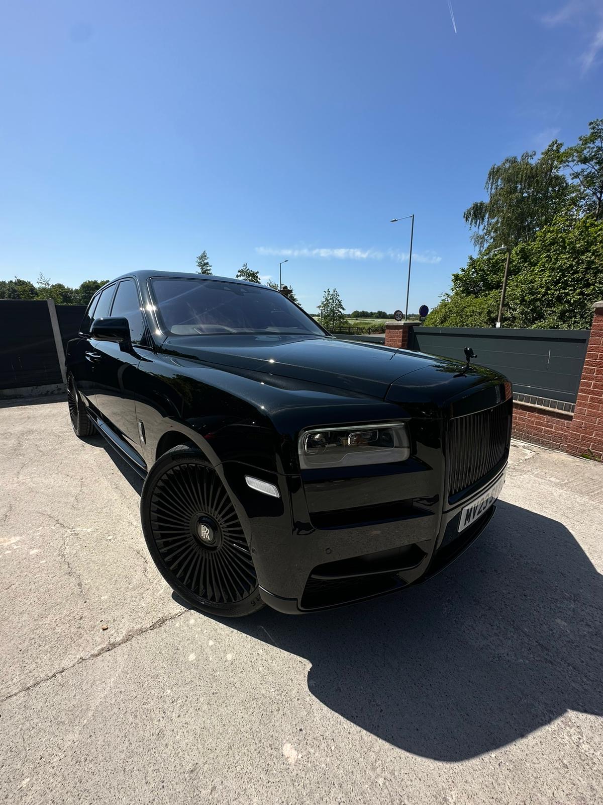 Luxury Black Rolls Royce Cullinan 4x4