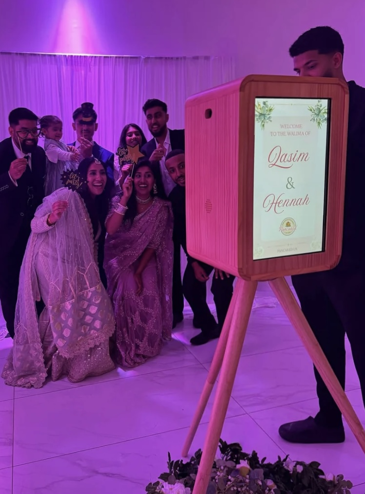 Vintage Photo Booth - Timeless Charm, Picture Perfect Moments