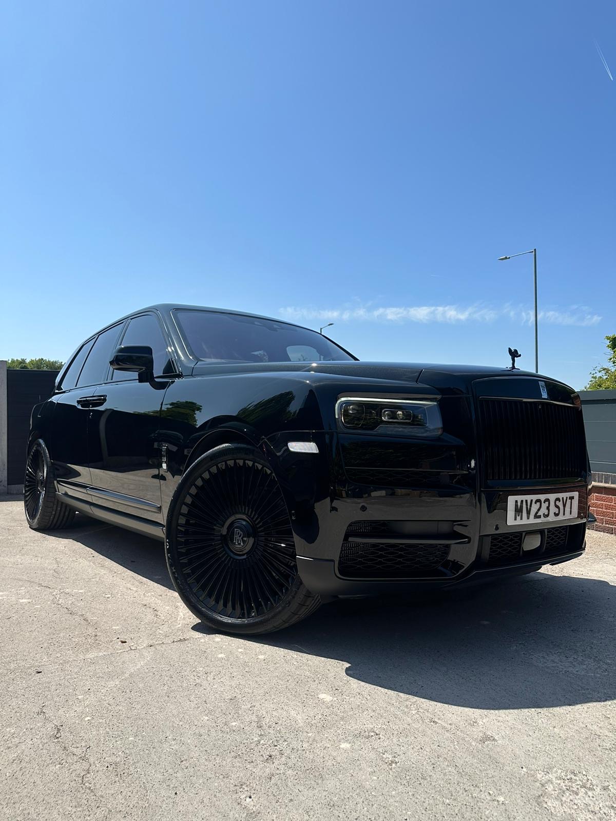 Luxury Black Rolls Royce Cullinan 4x4