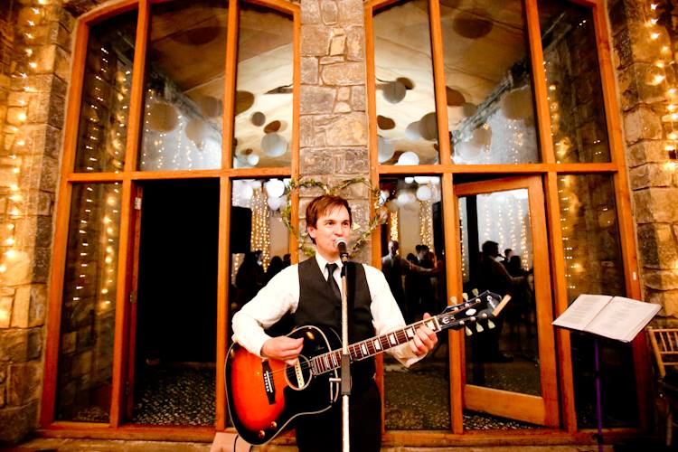 Shane Performs Fresh Mix Of Classics