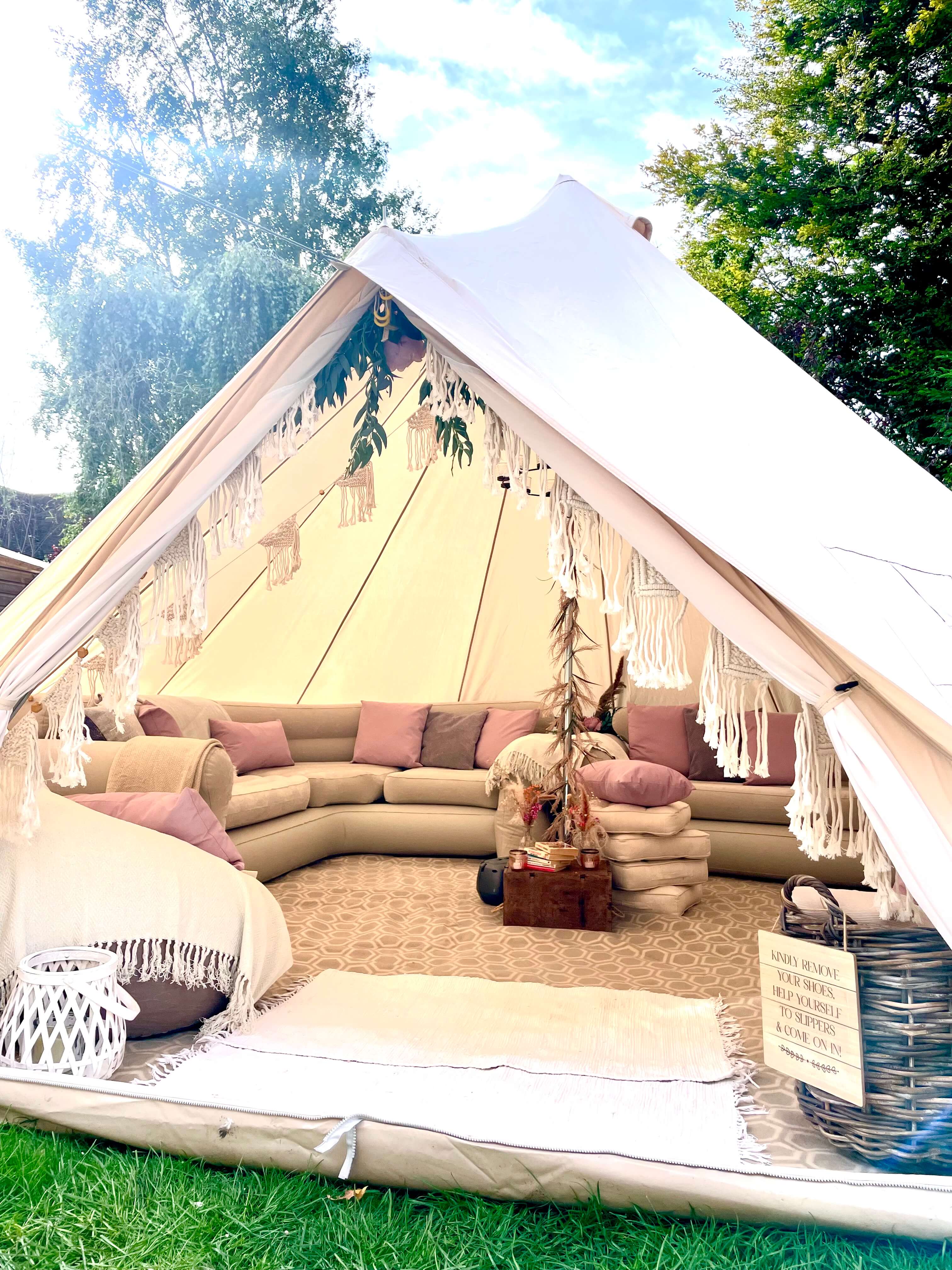 Fully Decorated Chill-Out Emperor Tent with Sofa's, Armchairs & Cushions