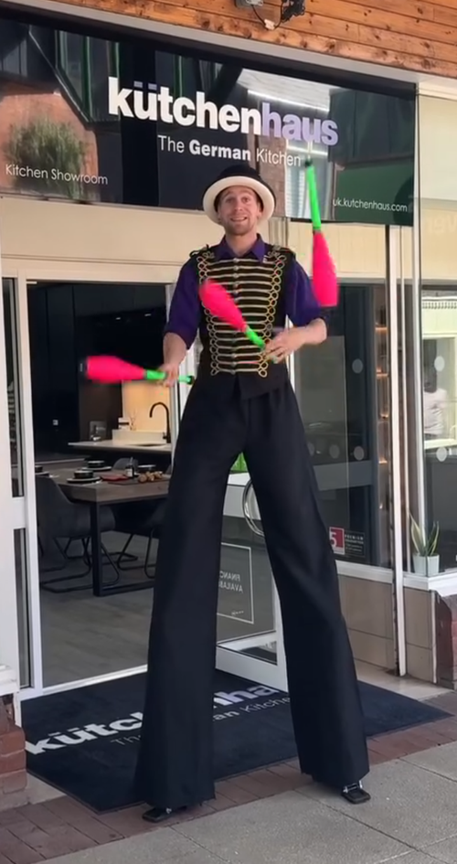 Eye-Catching Stilt Walkers That Are Impossible to Miss
