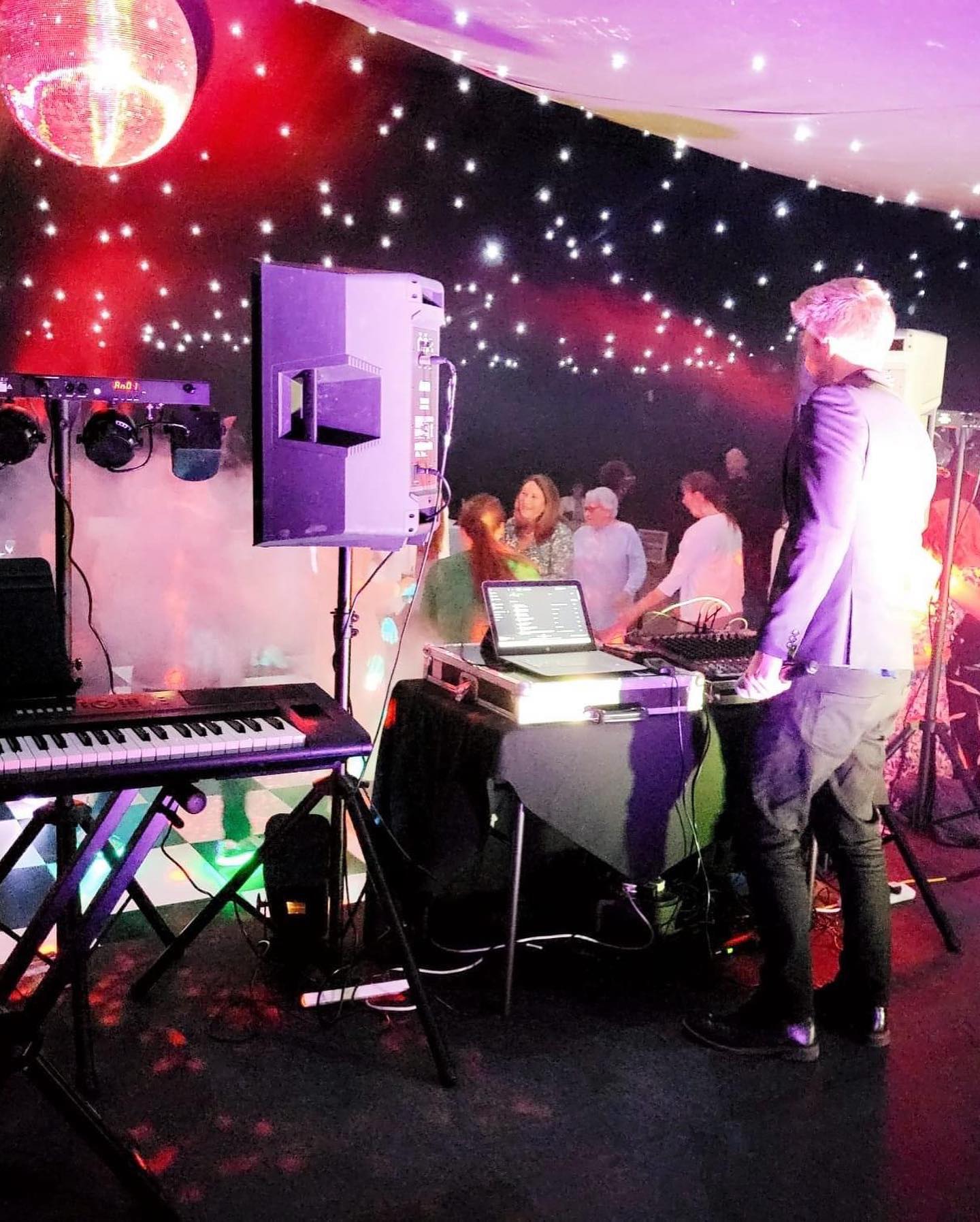 Professional DJ Tom with Amazing Music To Get The Party Started