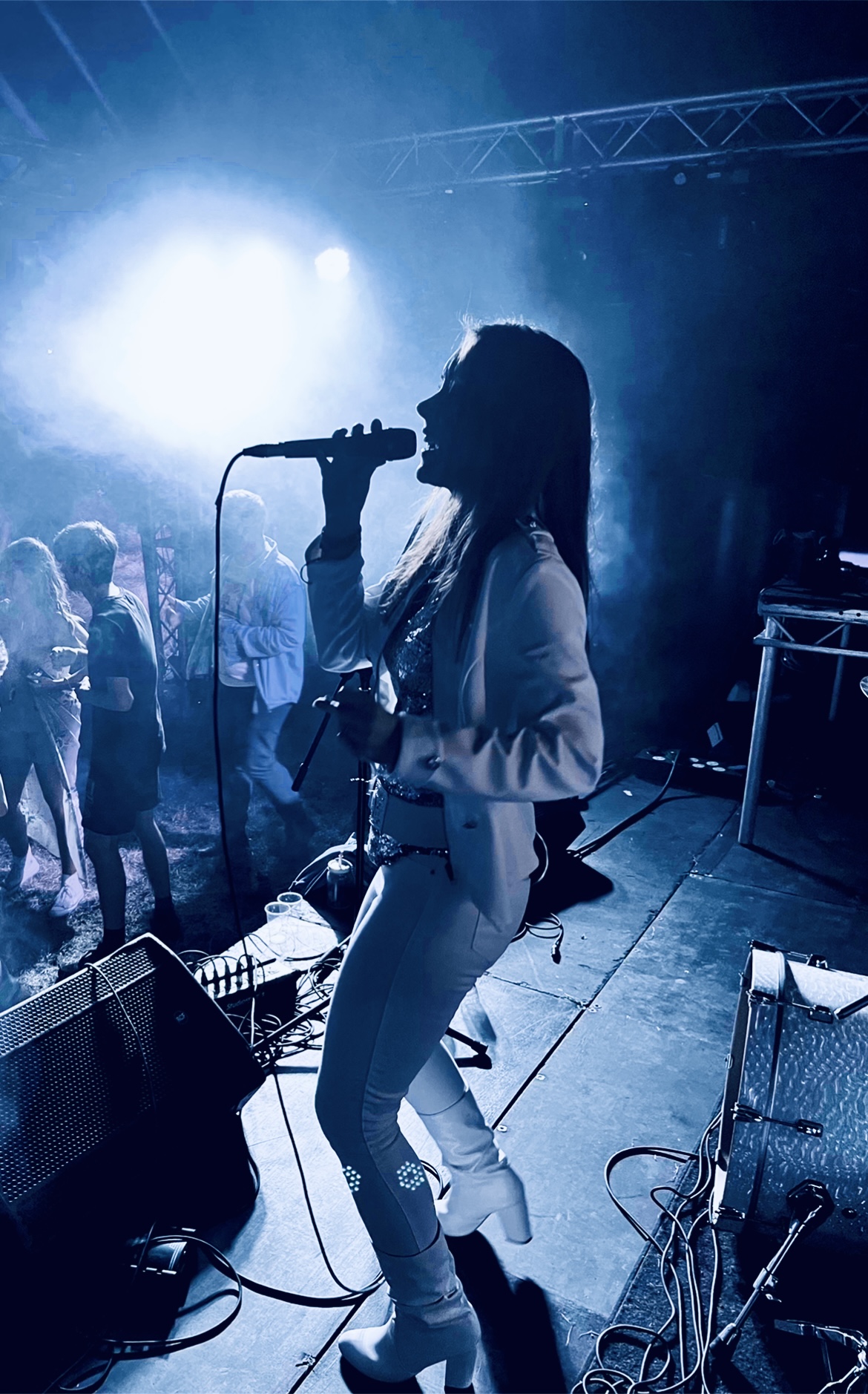 '19Eighties' Play the Most Popular Songs of the 80s