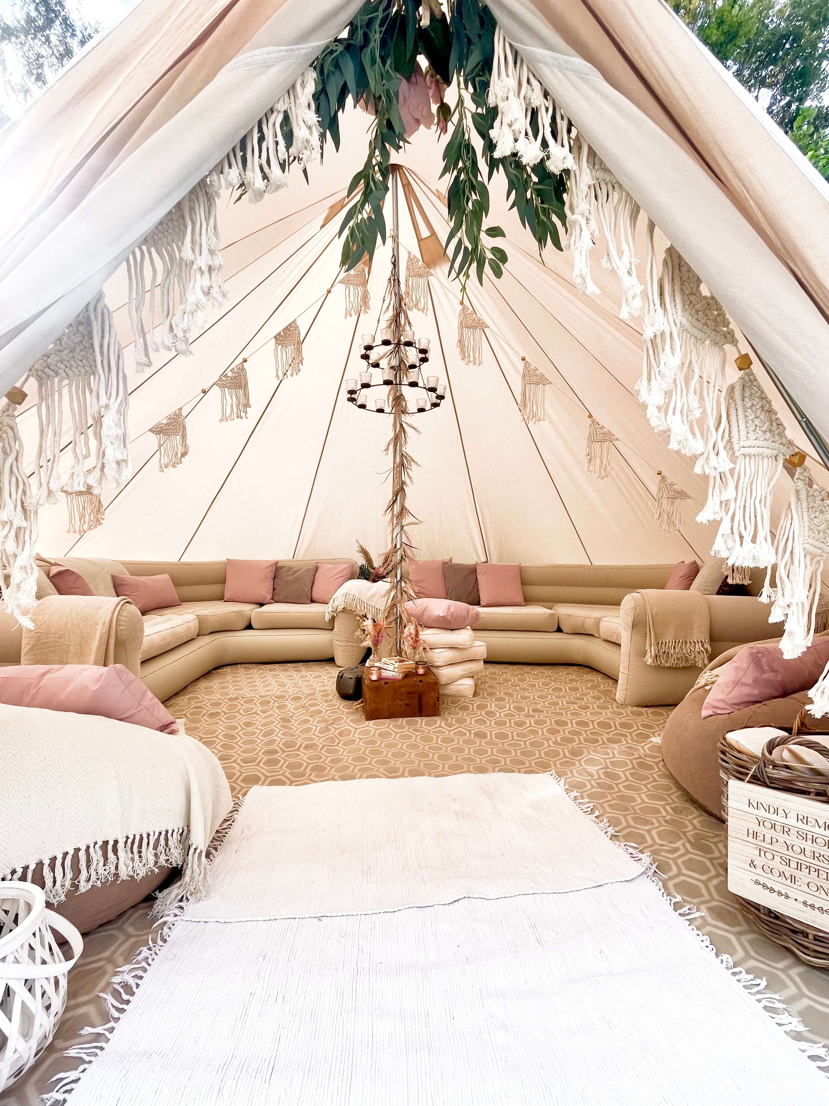 Fully Decorated Chill-Out Emperor Tent with Sofa's, Armchairs & Cushions
