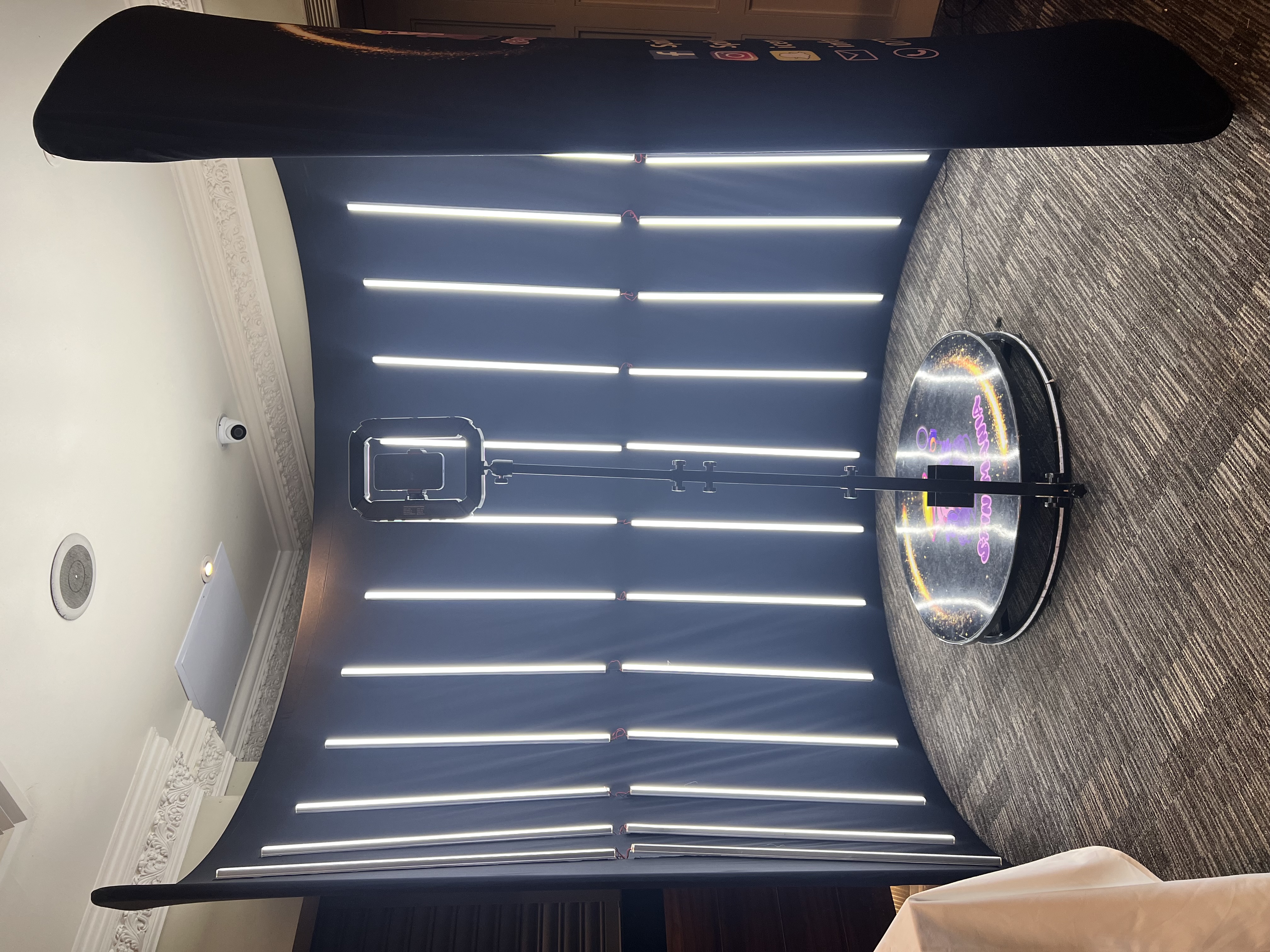 Eye-Catching 360 Booth with Optional Enclosure