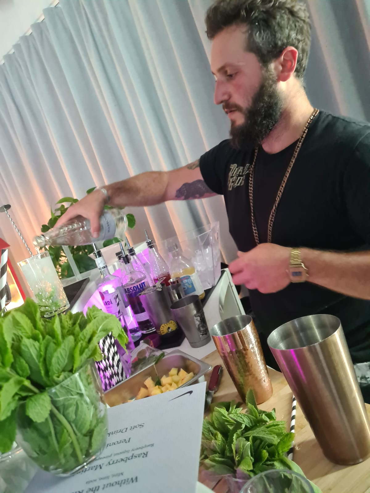 World Class Cocktails & The Best Service For A Great Party