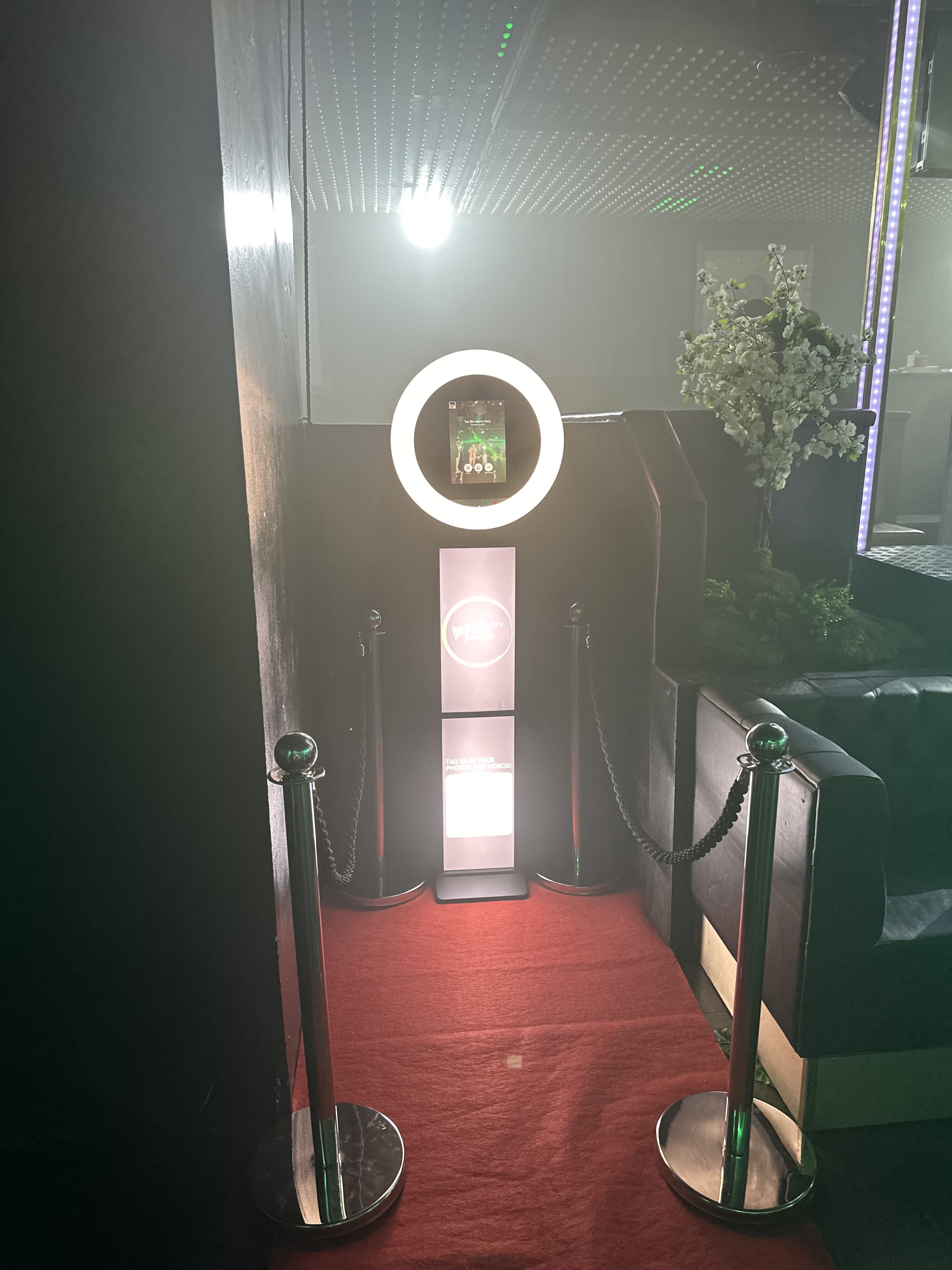 State-Of-The-Art Digital Selfie Pod