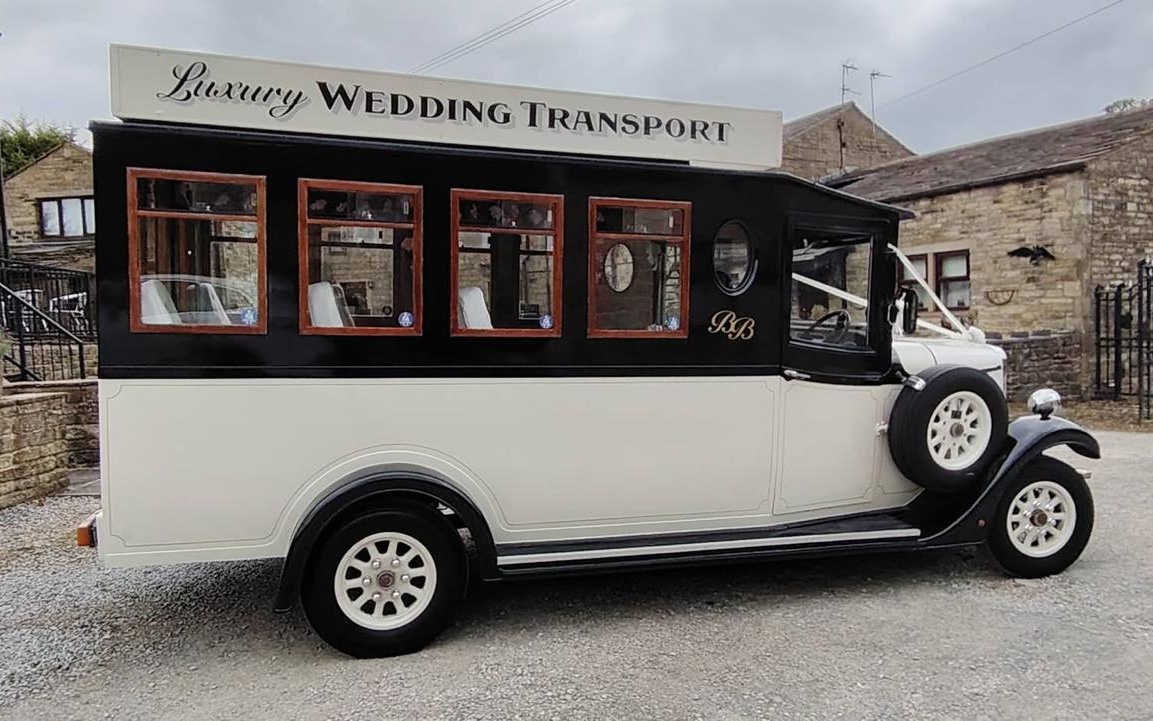 Vintage Style Asquith Mascot Wedding Car – Perfect for Timeless Photos