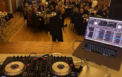Dj Rates How Much Does It Cost To Hire A Dj For A Wedding Dj Services
