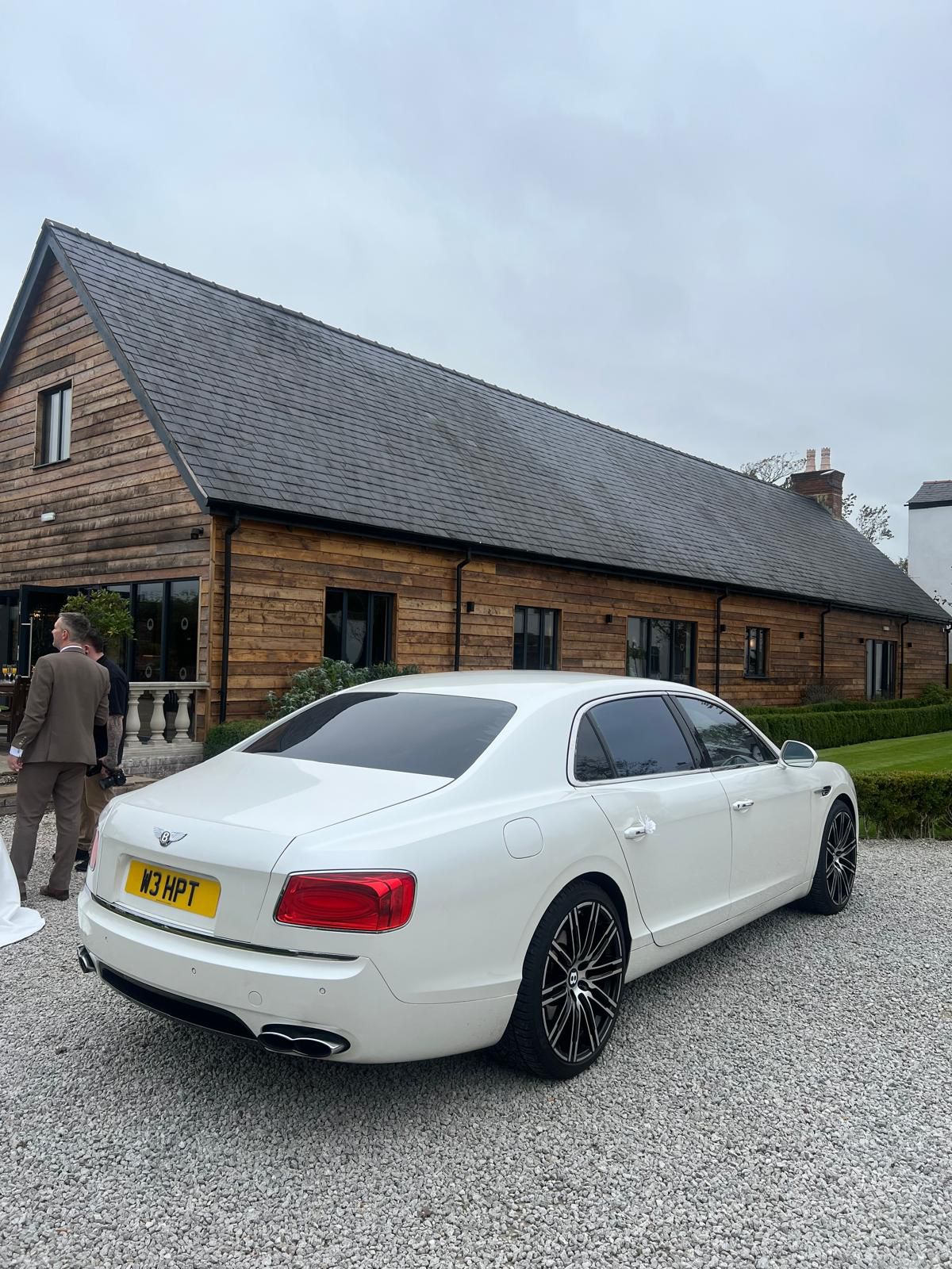 Modern & Luxury Bentley Flying Spur 