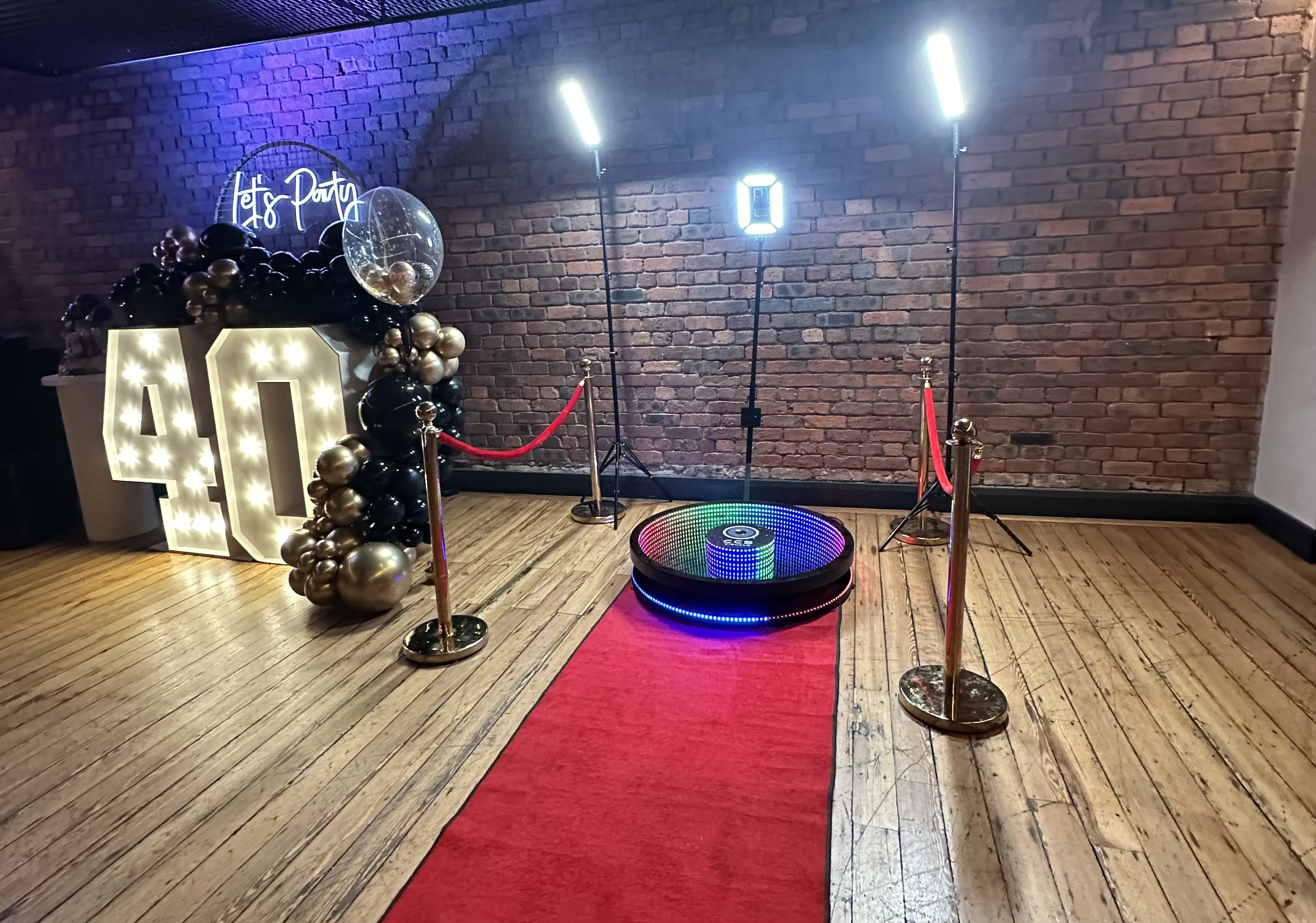 Captivate Your Guests With This Stunning 360 Photobooth