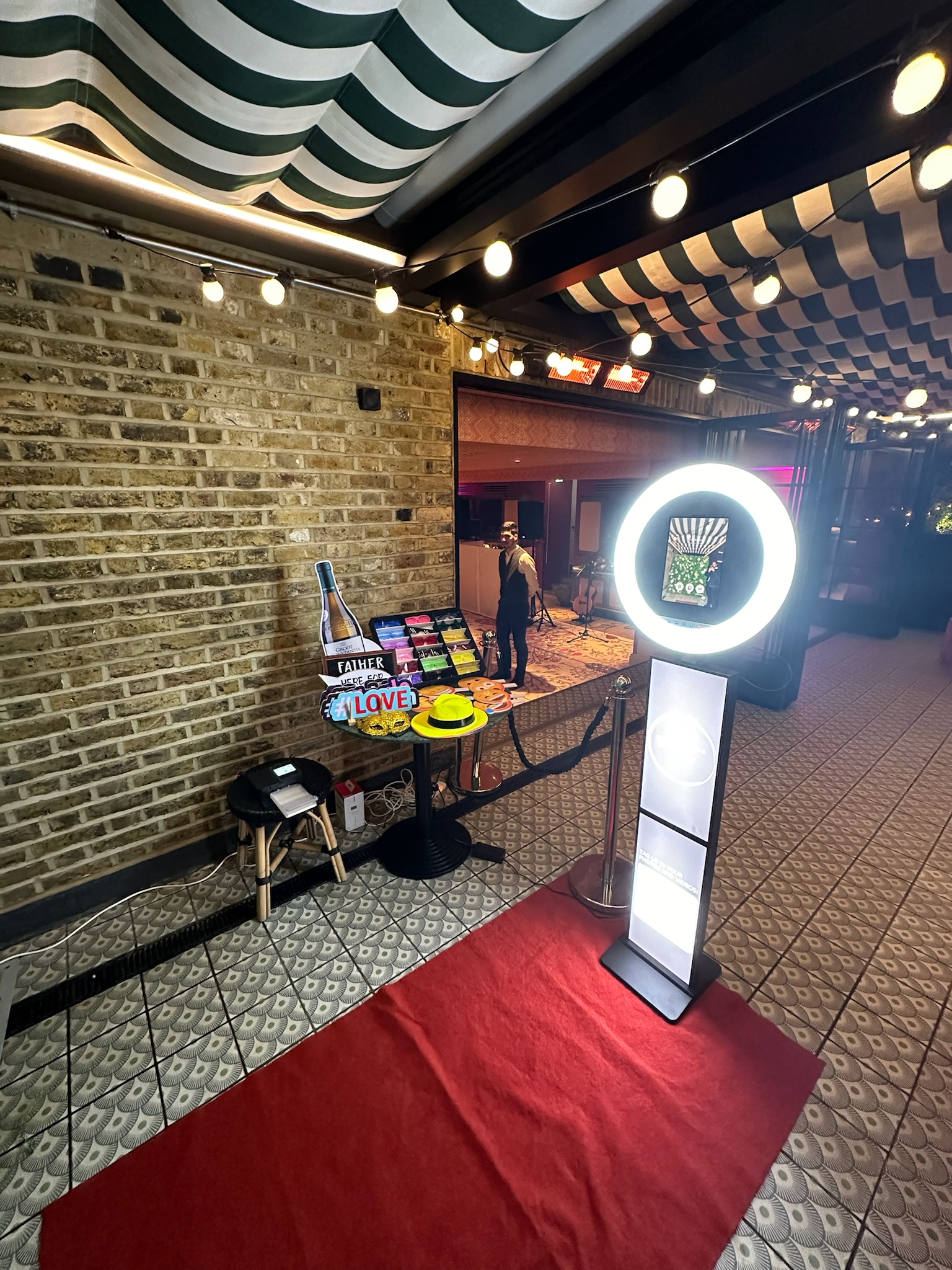 State-Of-The-Art Digital Selfie Pod