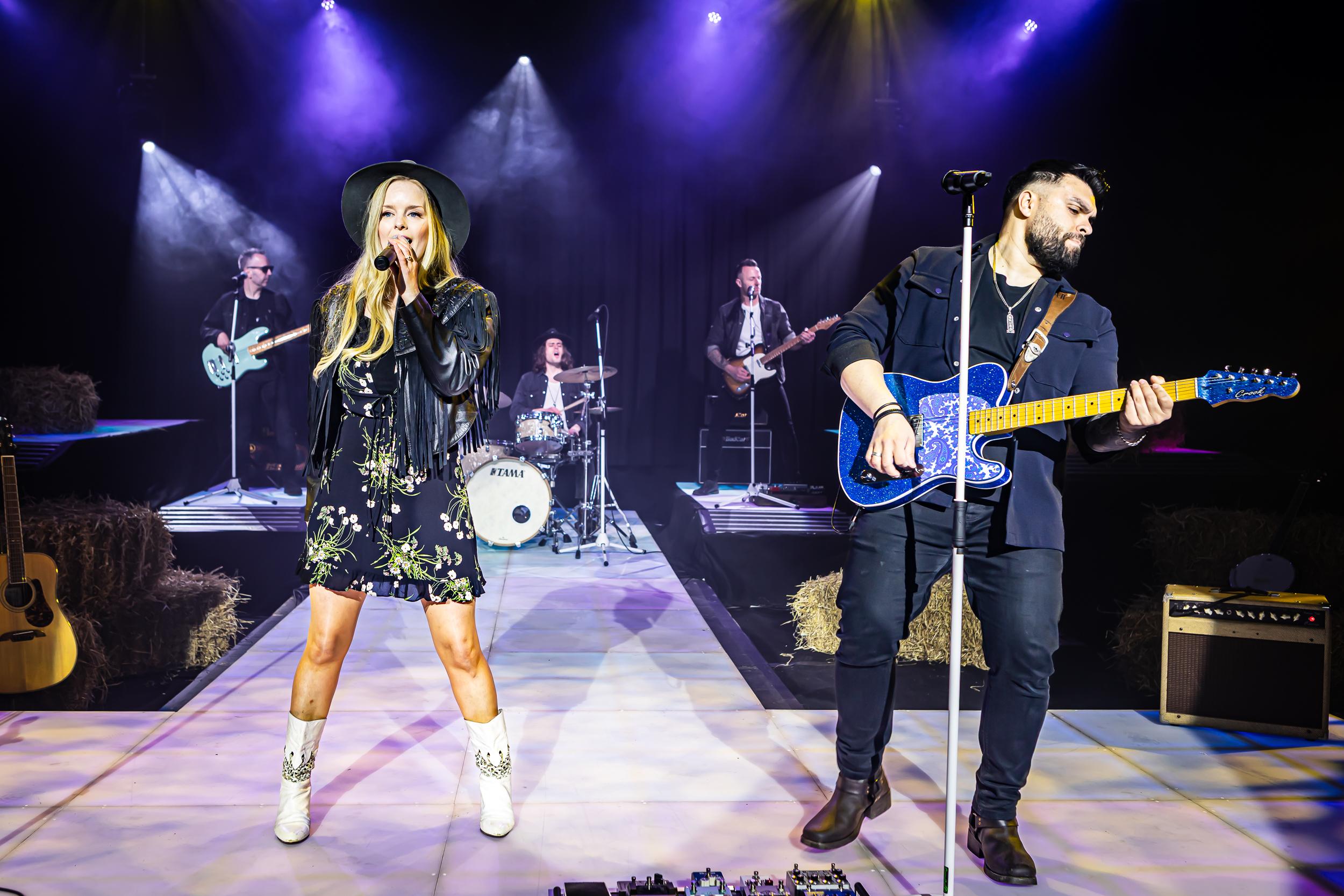 "The Country Band" Nashville Energy, Live & Loud