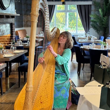 Oxfordshire Harpist