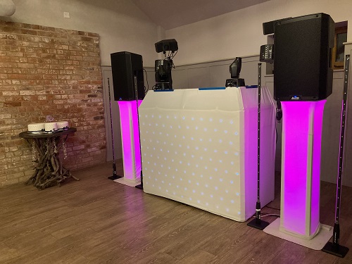 Party Atmosphere Is Guaranteed with DJ4U