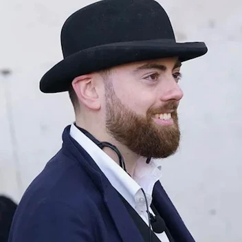 NE Time Magic Presents: Nathan Earl The Street-Style Magician | London Street Magician for Hire | Associate of The Inner Magic Circle with Silver Star for Performance