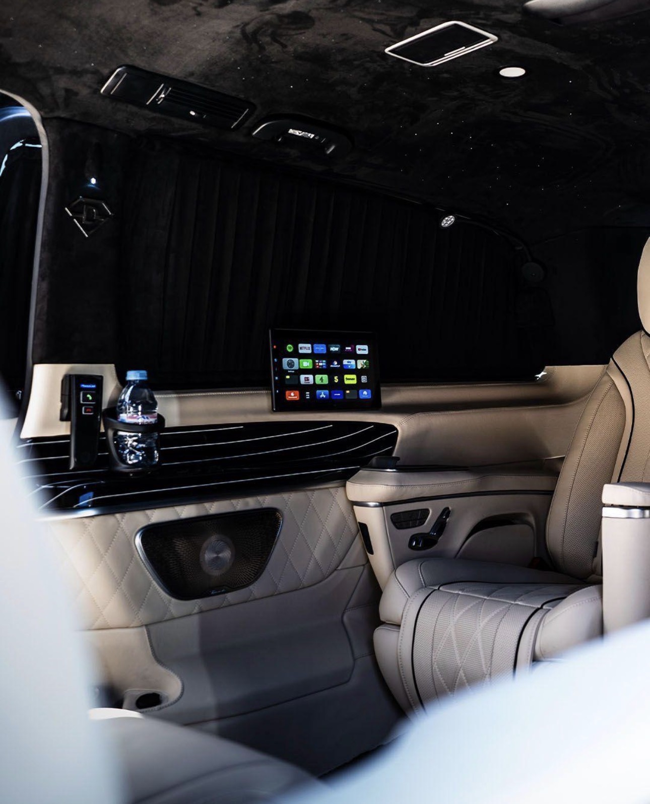 Luxury Landjet Mercedes V-Class VIP Chauffeur