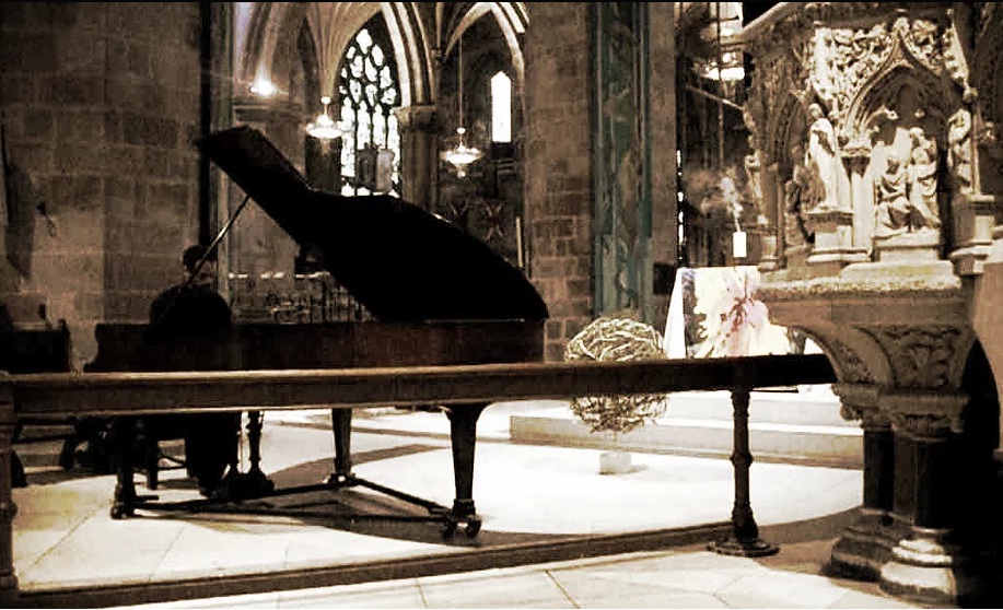 Pianist Specialising in Peaceful, Emotional & Elegant Music