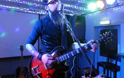 Jukebox James Performs Live Solo Pop & Rock Covers