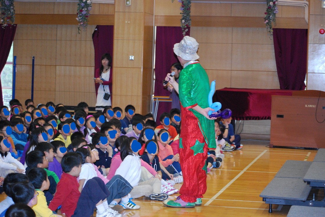 Children’s Party Entertainment – Magic & Balloon Twisting