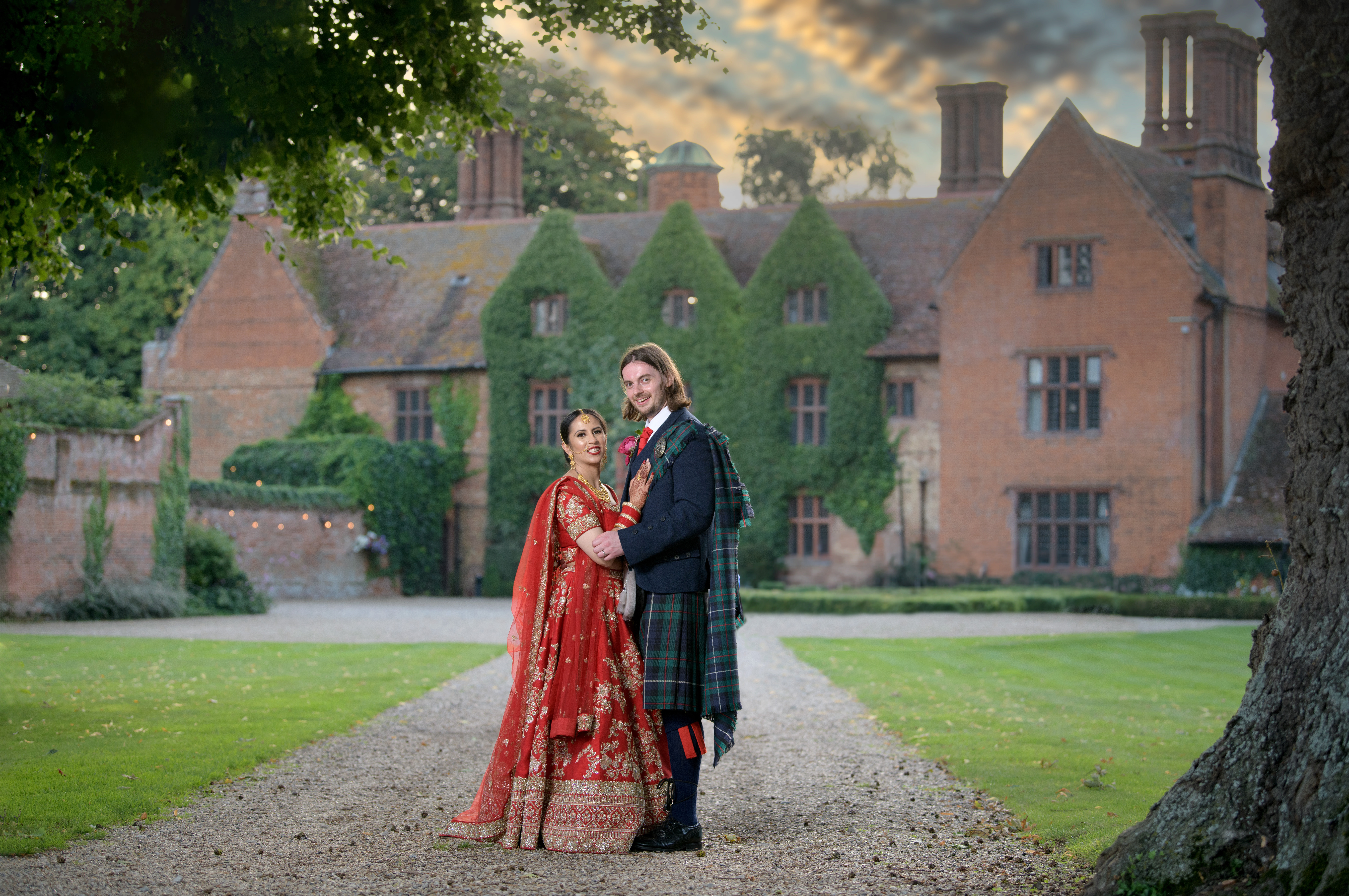 Creative, Vibrant & Relaxed Wedding Photography Duo