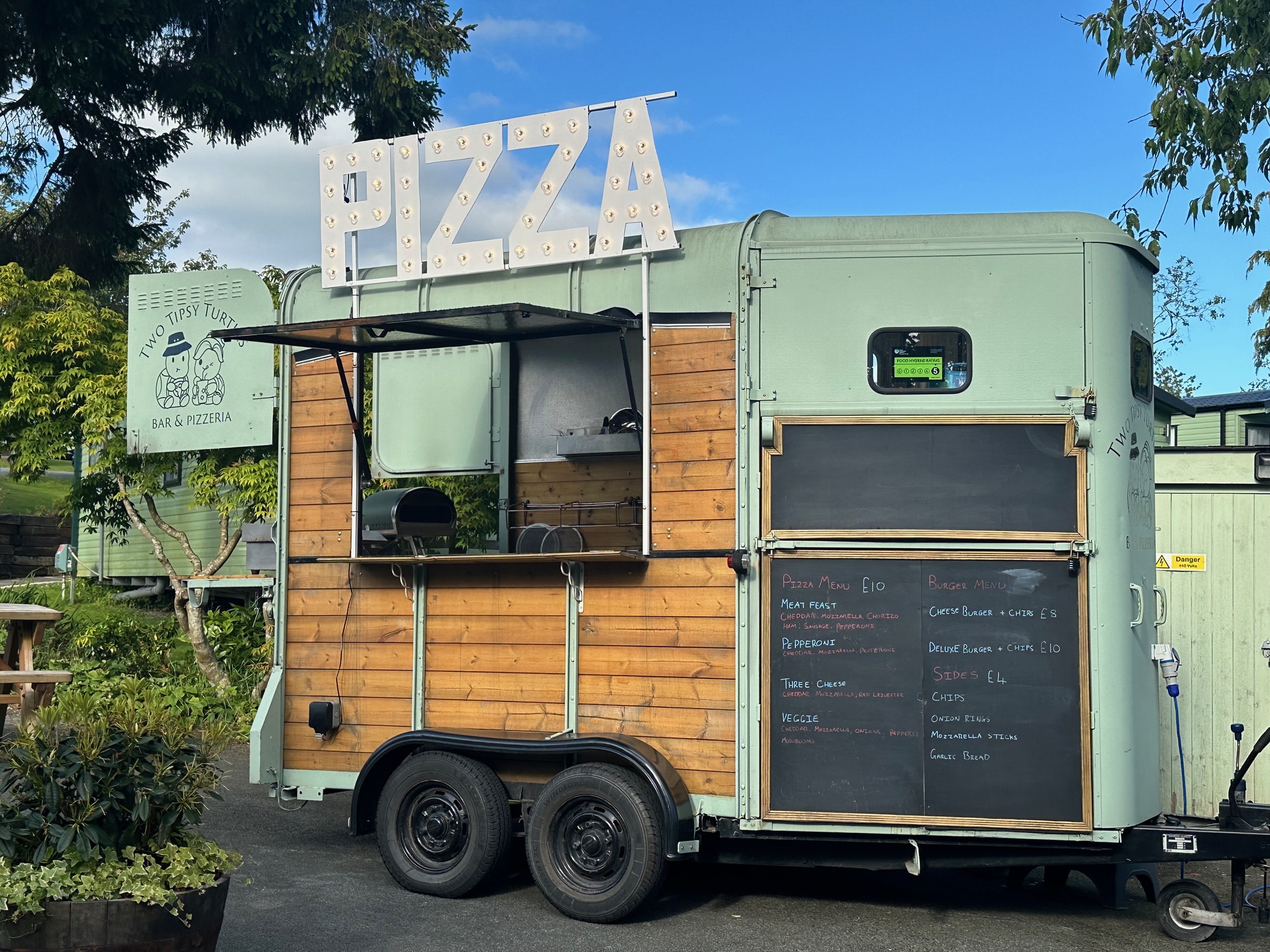 Freshly Made Individual Neapolitan Pizzas