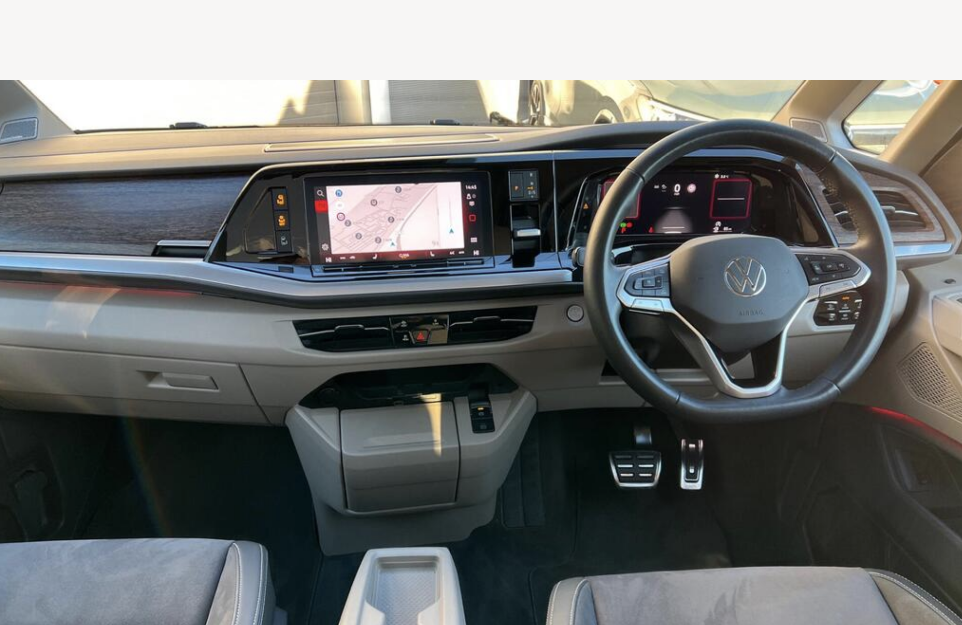 Luxury Volkswagen Multivan – 6 Passenger Chauffeur Service