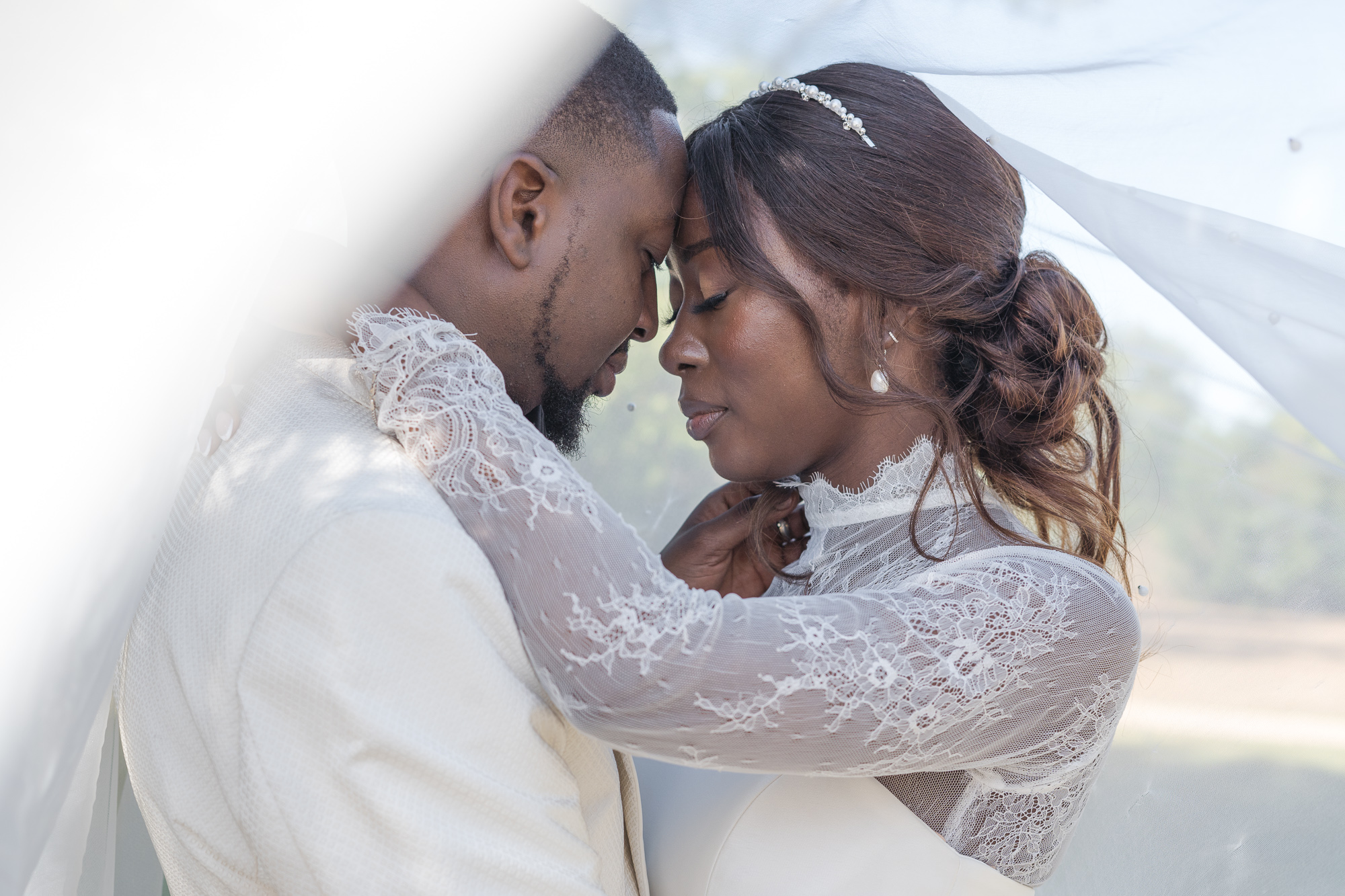 Candid Timeless Wedding Photography for the Romantics