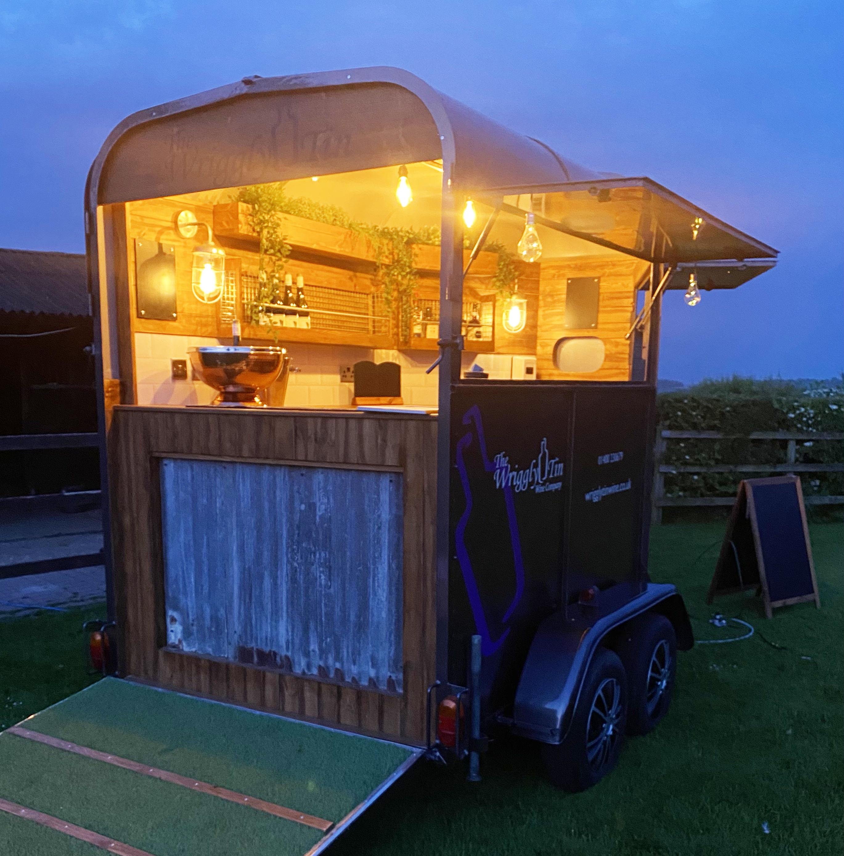 Unique & Stylish Horsebox Bar