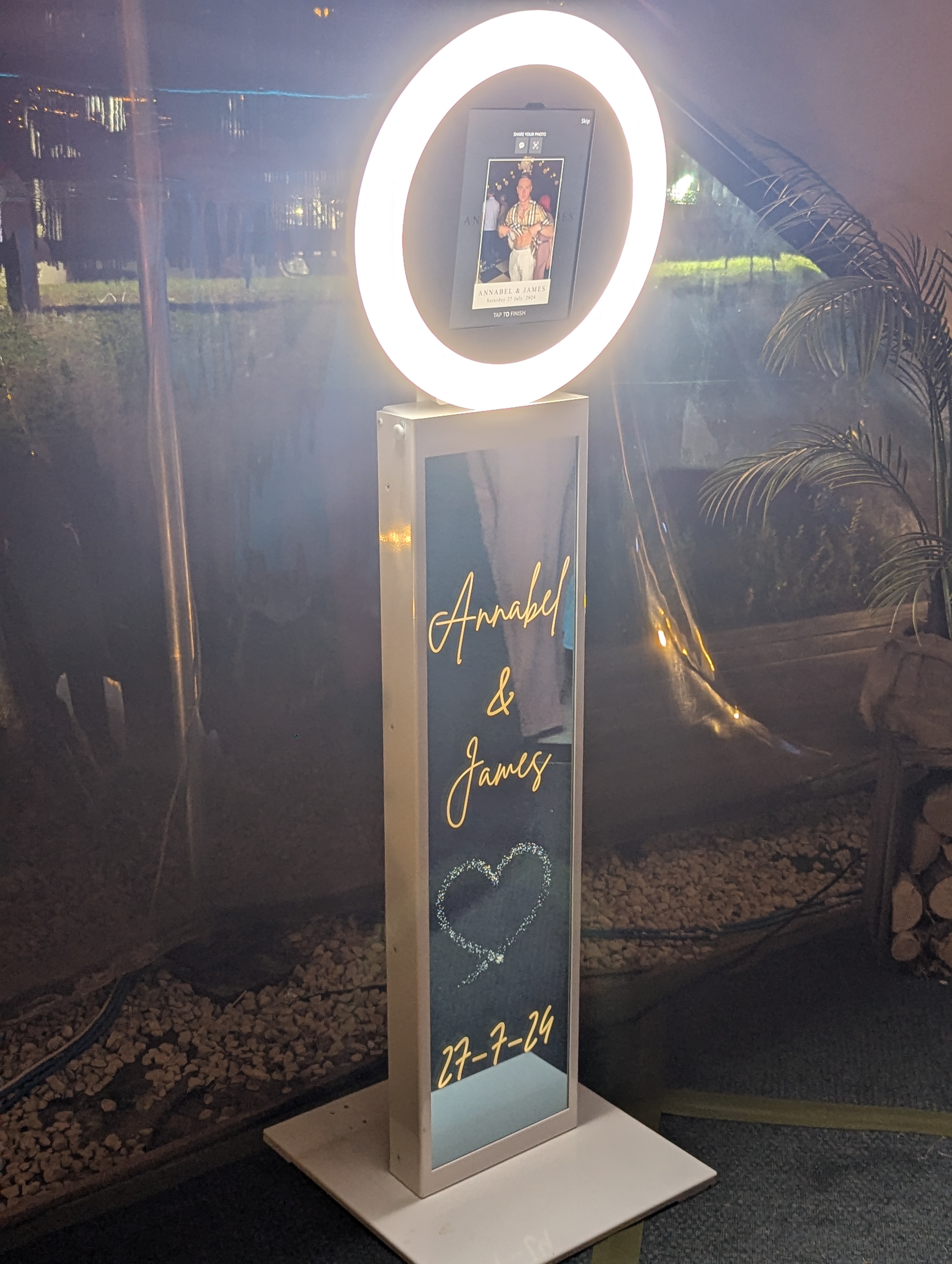 All Day Selfie Pod Hire 11am to 11pm with No Time Limit