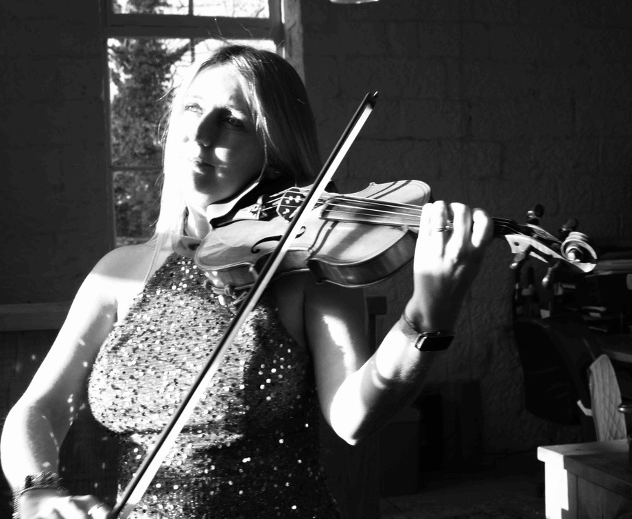 Nell: Acoustic & Electric Violinist