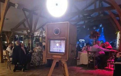 Vintage-Style Selfie Pod for All Your Guests