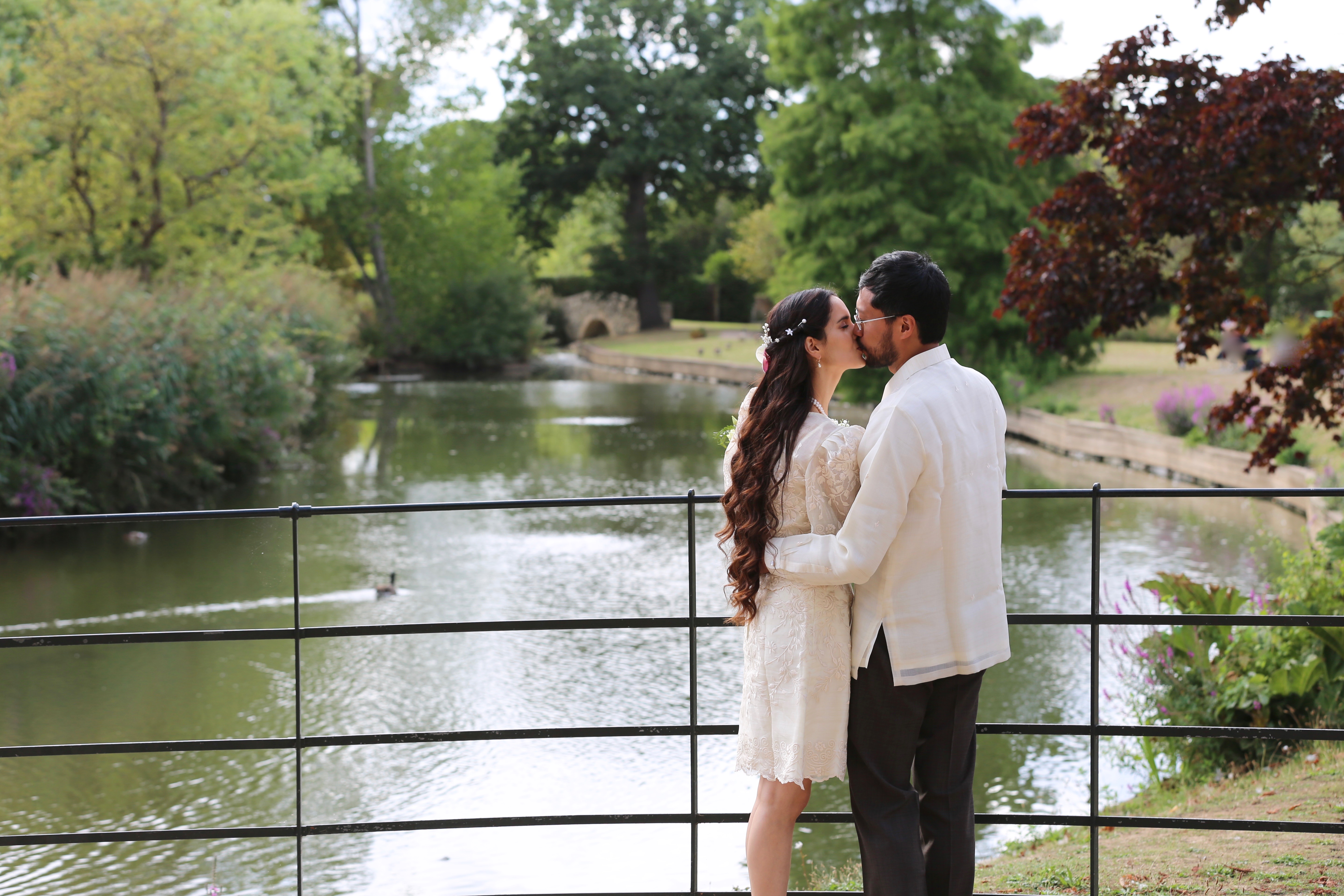 A Blend of Romance & Documentary in Relaxed, Modern & Fun Photography