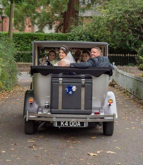 Vintage-Style Imperial Wedding Car