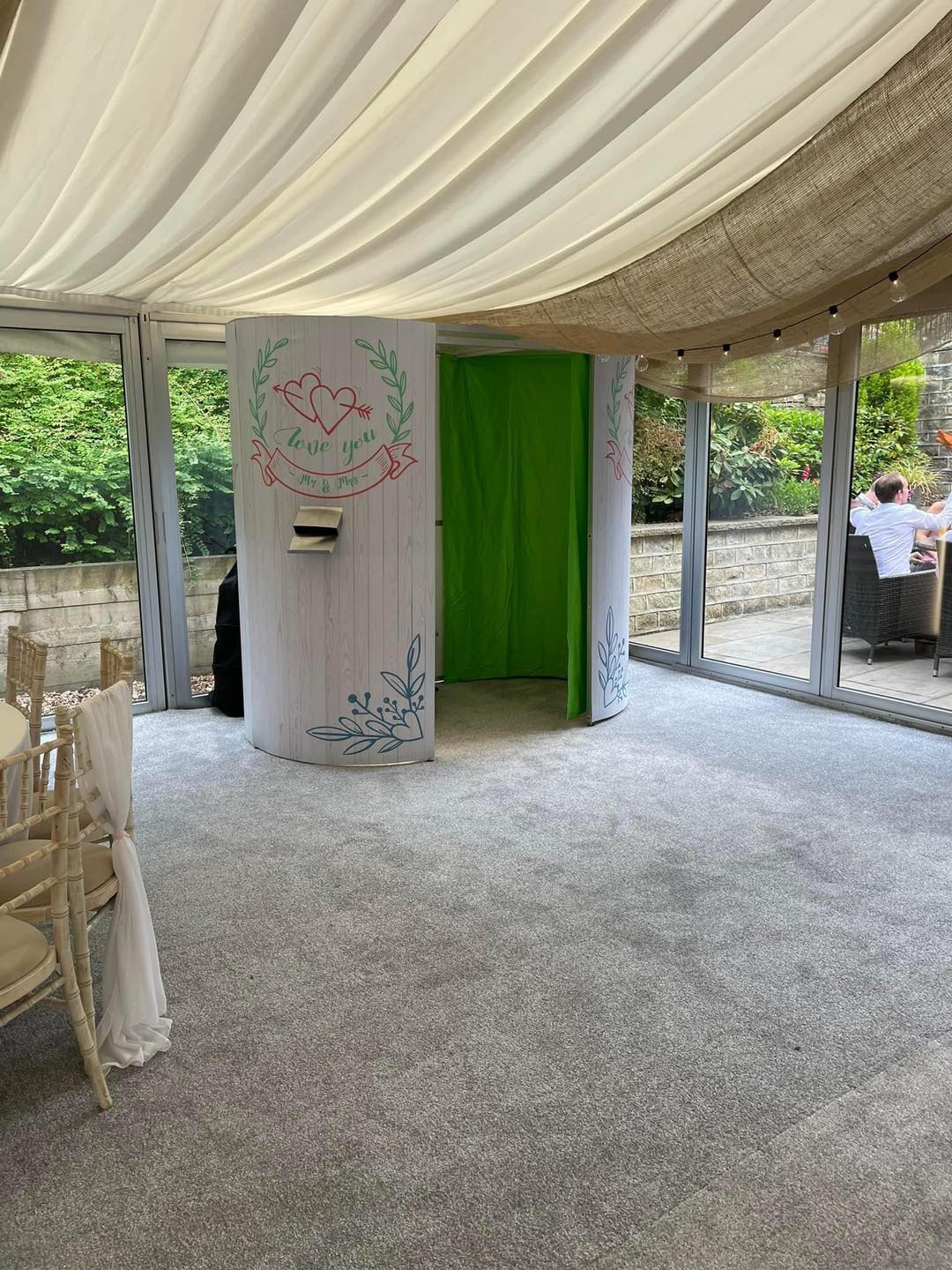 Enclosed Photo Booth with Green Screen