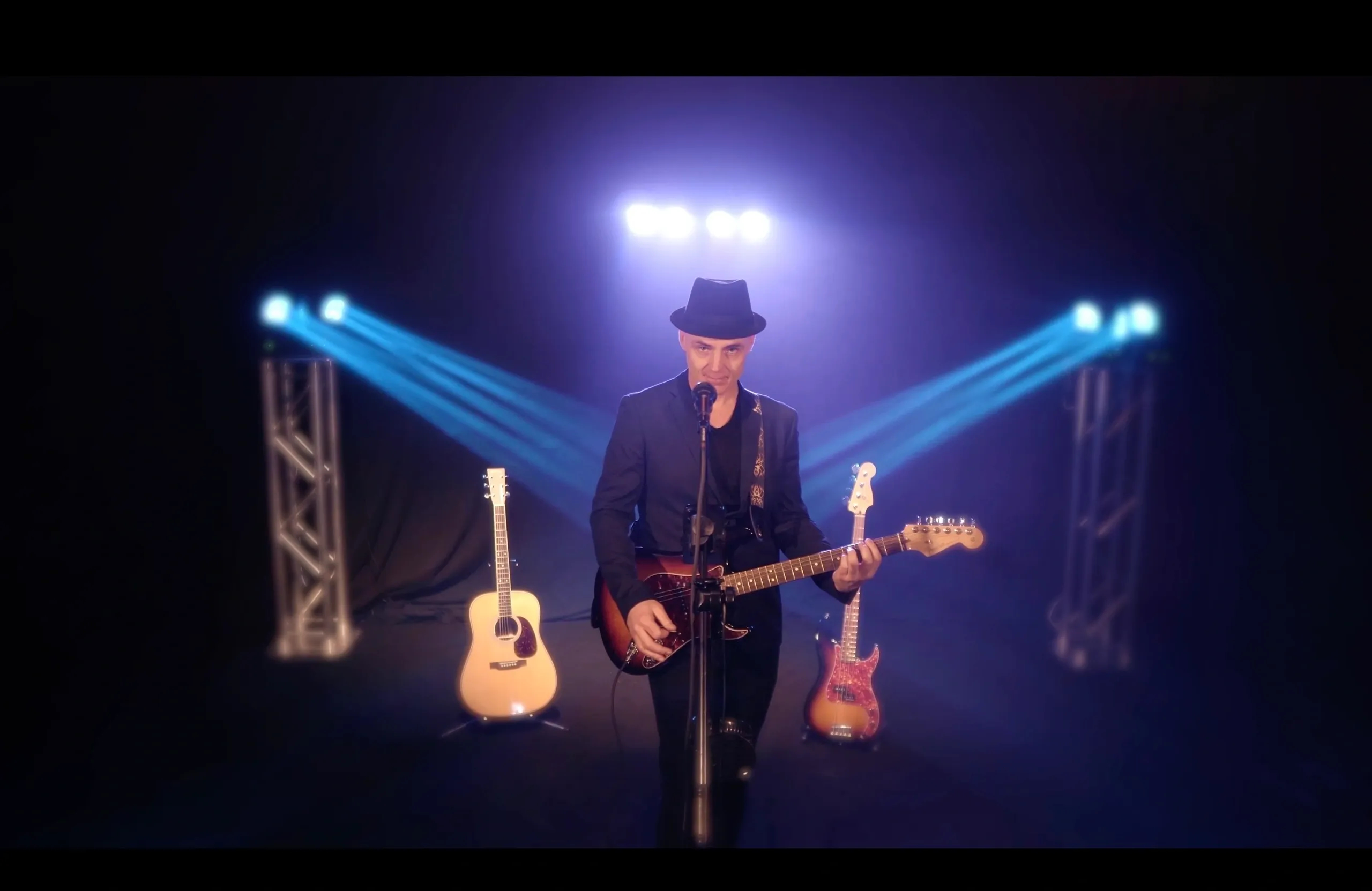 Function Singing Guitarist Pete Westwater